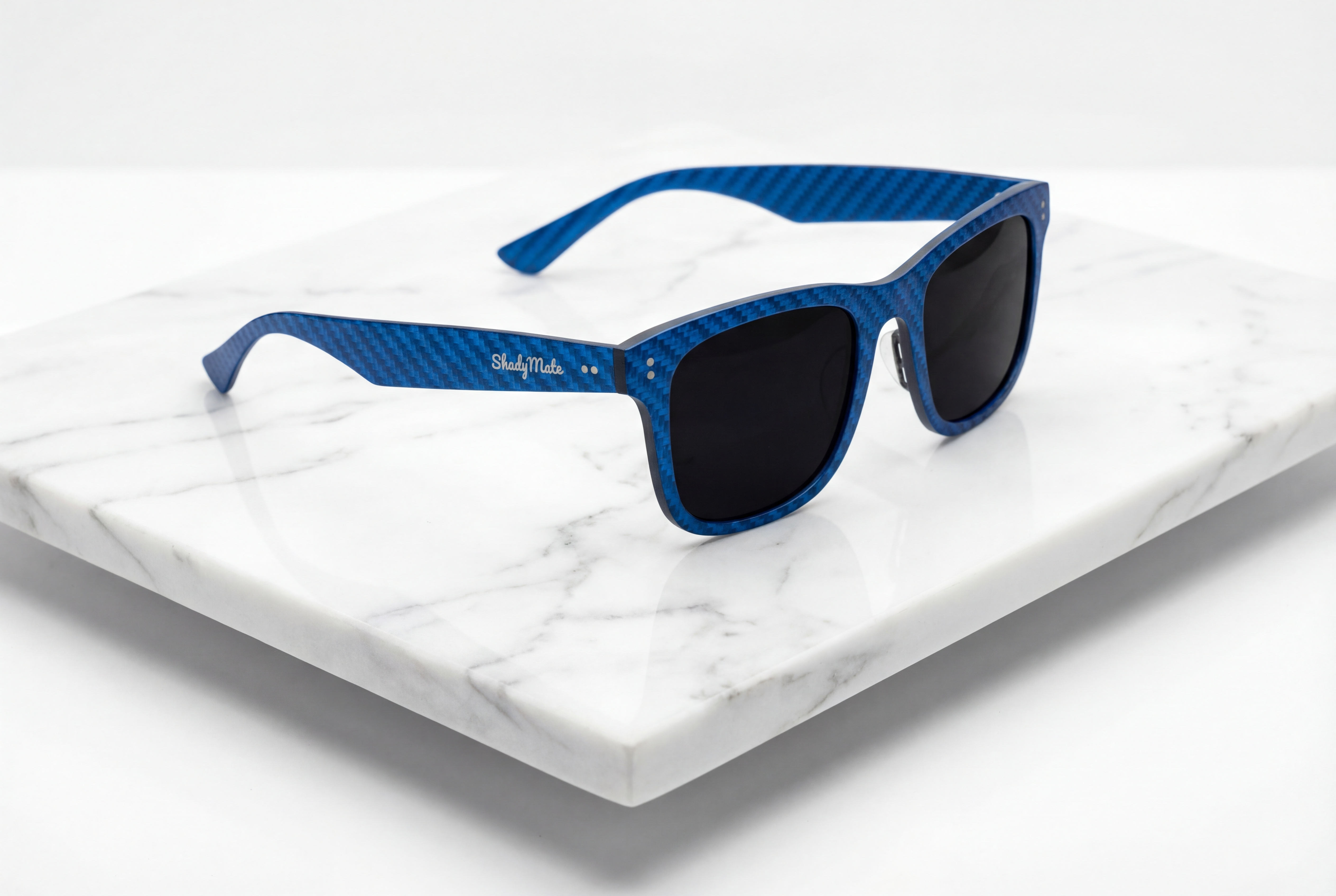 Minimalist Style: Why One Great Pair of Sunglasses Is All You Need